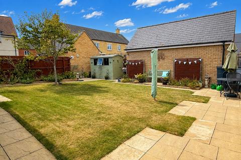 4 bedroom detached house for sale, Willowherb Way, Stotfold, Hitchin, SG5