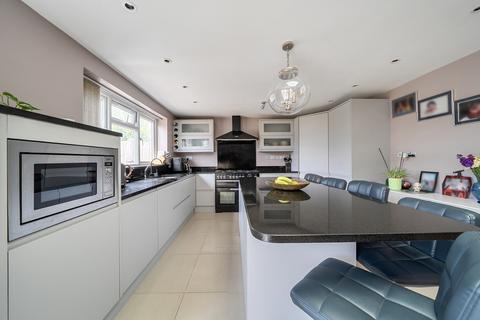 4 bedroom semi-detached house for sale, Bath Road, Slough, Berkshire