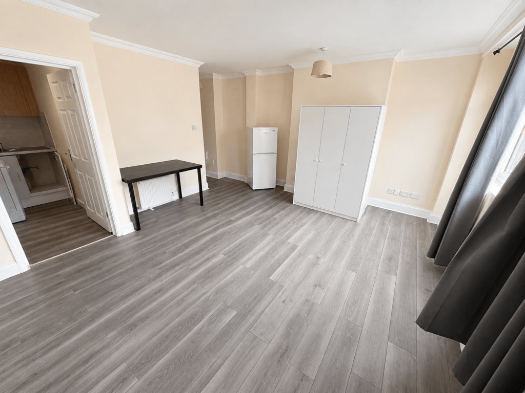 Apartment in HOUNSLOW - View 2