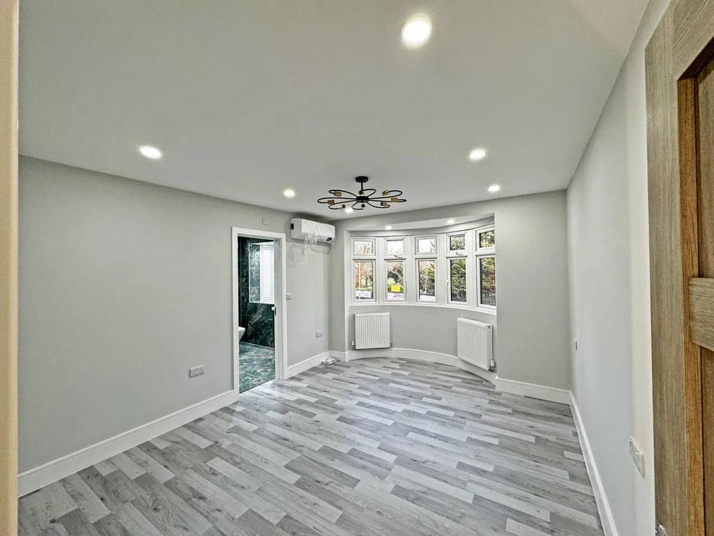 House in London - View 5