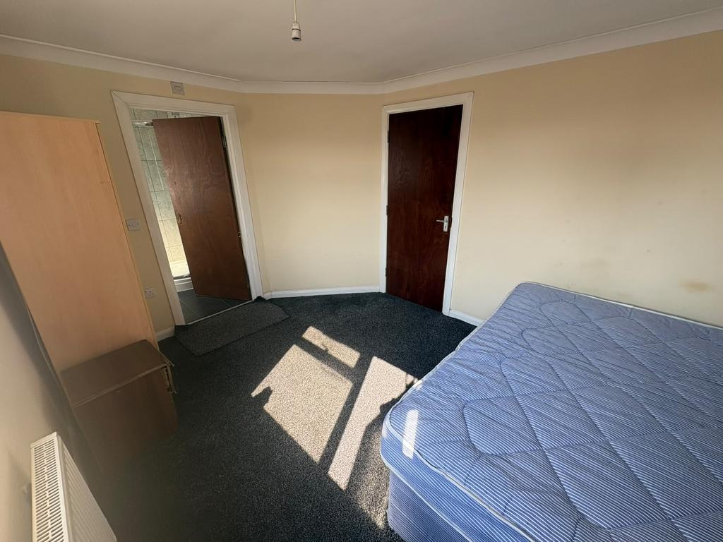 Apartment in Southall - View 2