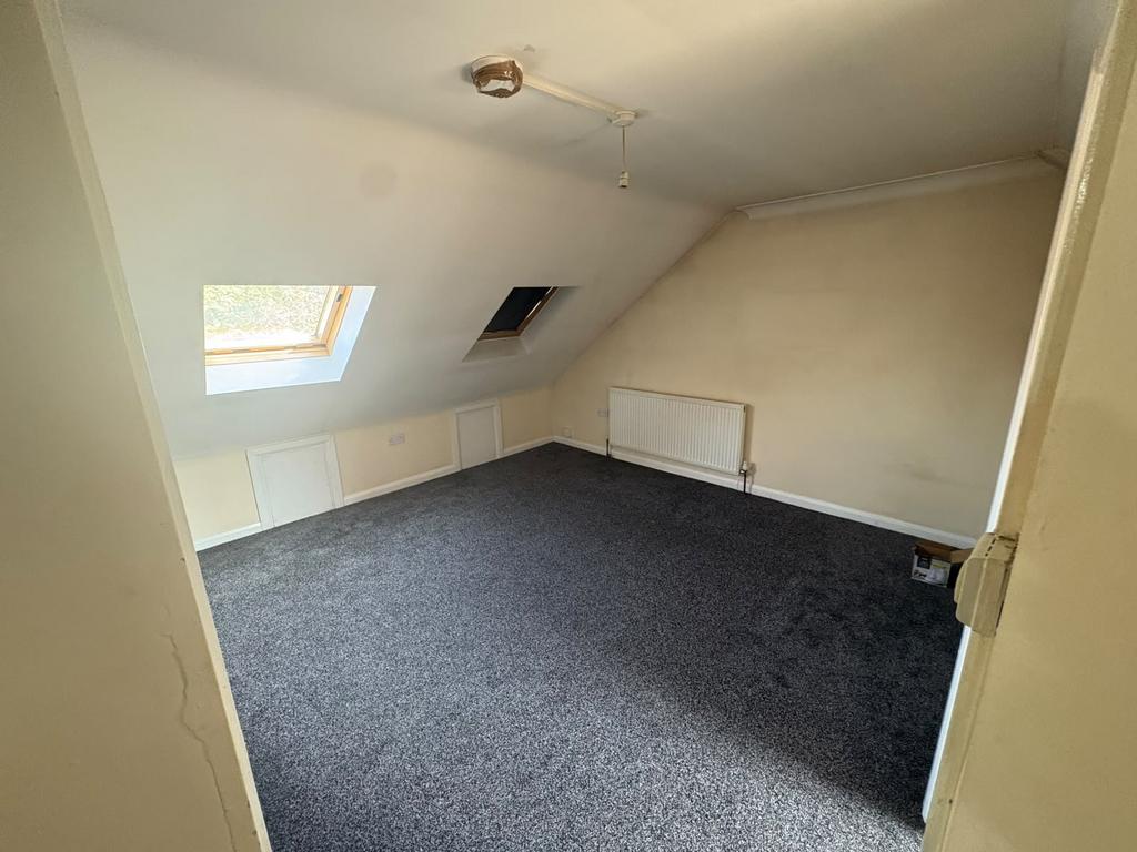 Apartment in Southall - View 3