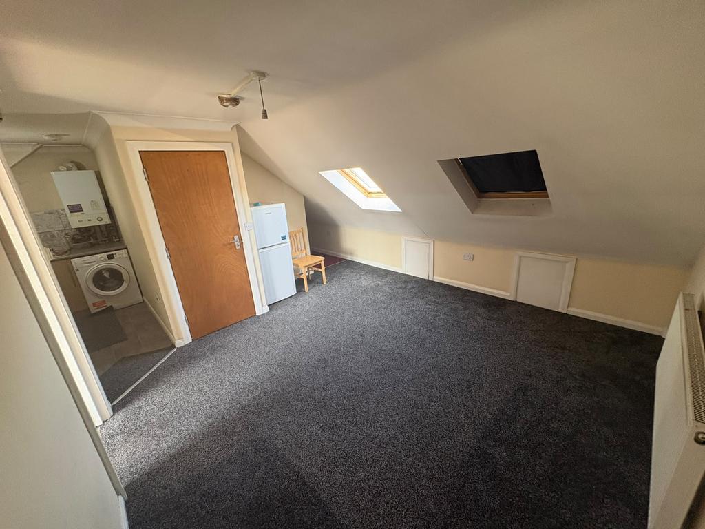 Apartment in Southall - View 4