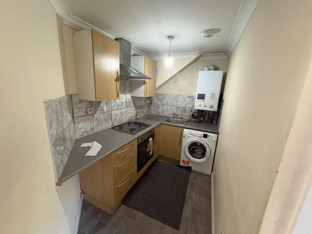 Apartment in Southall - View 5