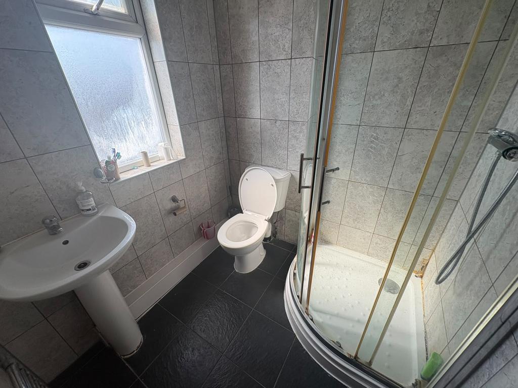 Apartment in Southall - More