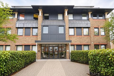 Aldenham Road, Bushey WD23