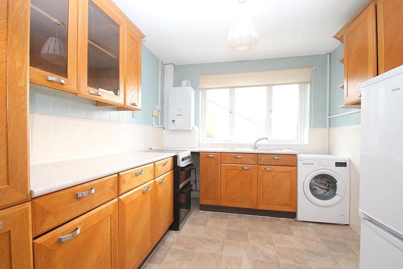 Apartment in Hornchurch - View 3