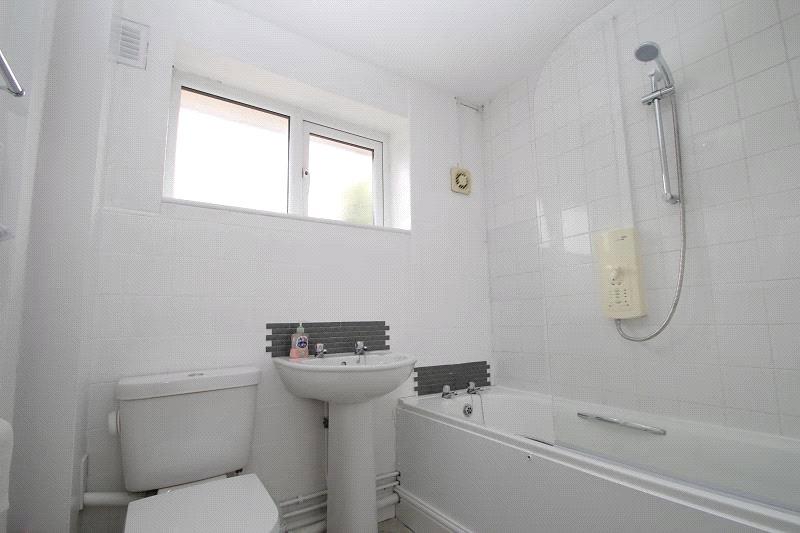 Apartment in Hornchurch - View 5