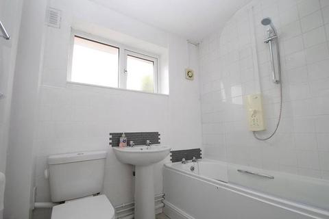 2 bedroom maisonette to rent, Station Lane, Hornchurch, Essex, RM12