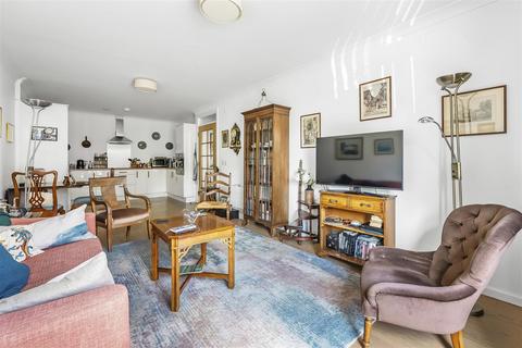 2 bedroom apartment for sale, Fitznell court ,Pond Hill Gardens, Cheam Village