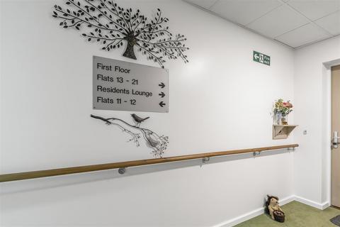 2 bedroom apartment for sale, Fitznell court ,Pond Hill Gardens, Cheam Village