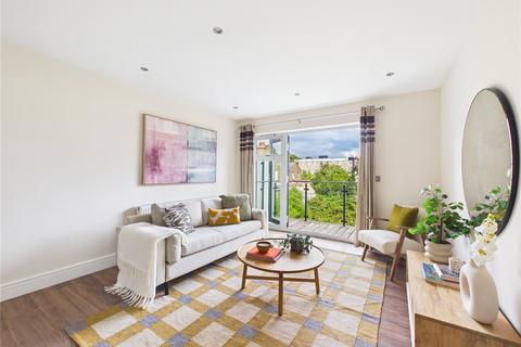 2 bedroom flat for sale, Stainforth Road, London E17