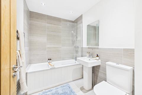 2 bedroom flat for sale, Stainforth Road, London E17