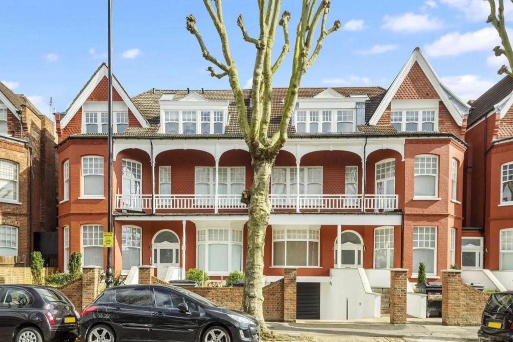 Apartment in London - More