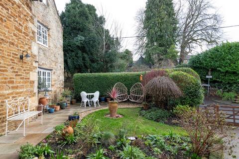 4 bedroom cottage for sale, Arnhill Road, Gretton, NN17