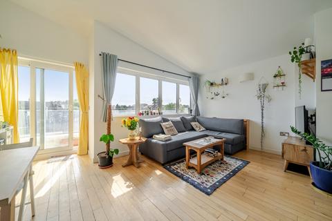 2 bedroom flat for sale, Sternhall Lane, London, SE15