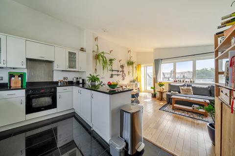 2 bedroom flat for sale, Sternhall Lane, London, SE15