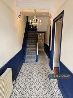 4 bedroom semi-detached house to rent, Stanwell Road, Ashford, TW15