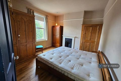 4 bedroom semi-detached house to rent, Stanwell Road, Ashford, TW15