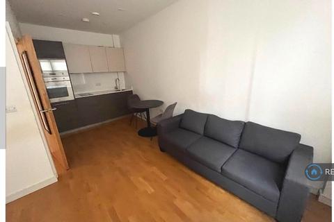 1 bedroom flat to rent, Scimitar House, Romford, RM1