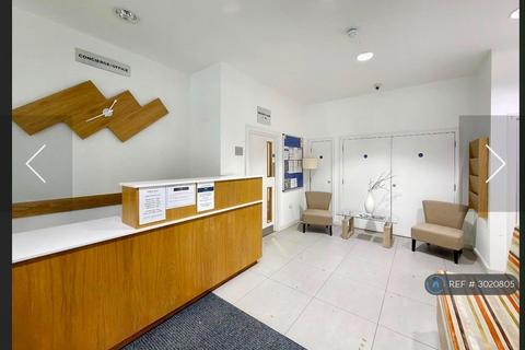 1 bedroom flat to rent, Scimitar House, Romford, RM1