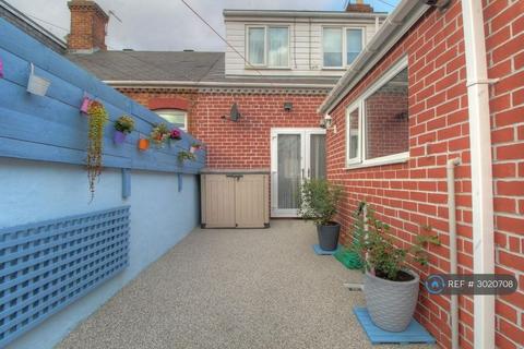 3 bedroom terraced house to rent, Robert St, Sunderland, SR3