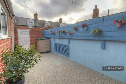 3 bedroom terraced house to rent, Robert St, Sunderland, SR3