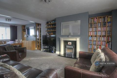 3 bedroom terraced house to rent, Robert St, Sunderland, SR3