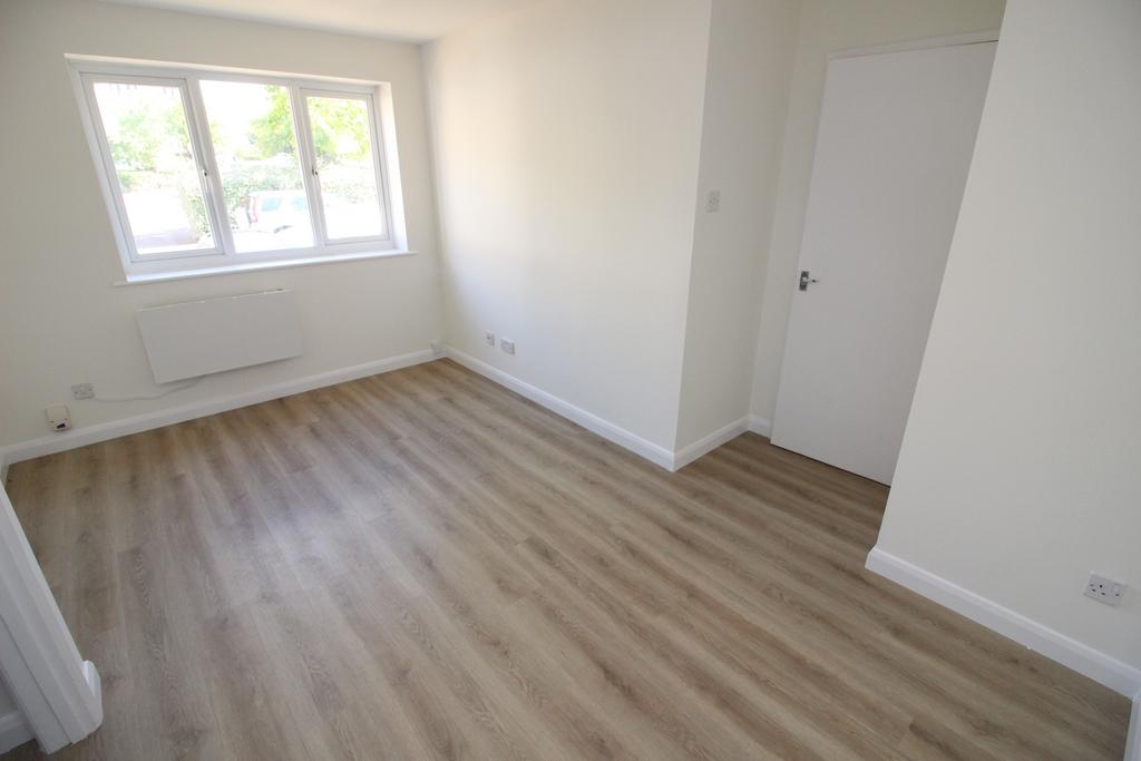 Apartment in London, Royal Borough of Kingston upon Thames - View 2