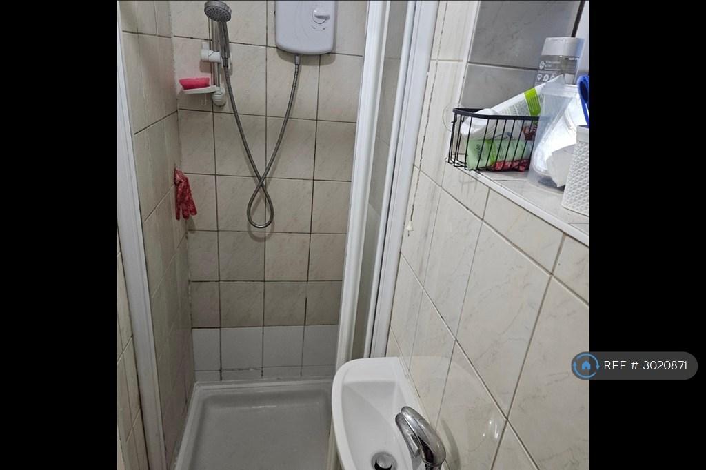 Apartment in Southall - View 4