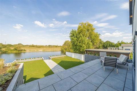 4 bedroom detached house for sale, Park Avenue, Staines-Upon-Thames TW19