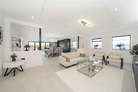 4 bedroom detached house for sale, Park Avenue, Staines-Upon-Thames TW19