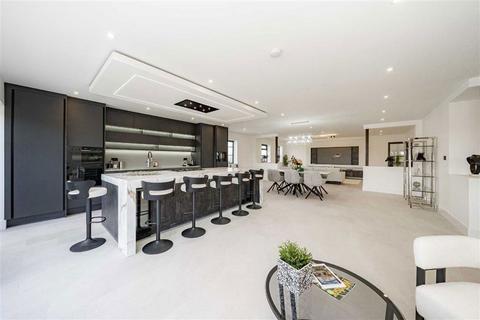4 bedroom detached house for sale, Park Avenue, Staines-Upon-Thames TW19