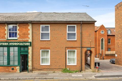 1 bedroom flat for sale, Martyr Court, Martyr Road, Guildford, Surrey, GU1
