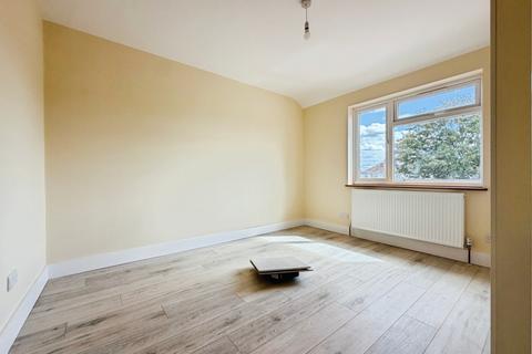 4 bedroom house to rent, Hinton Avenue, Hounslow