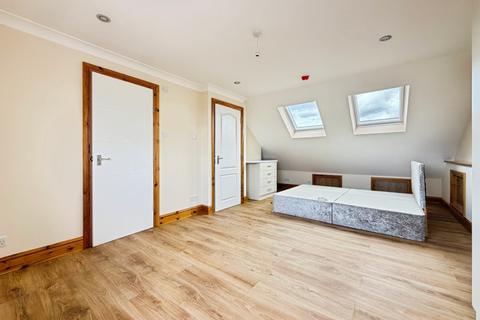4 bedroom house to rent, Hinton Avenue, Hounslow