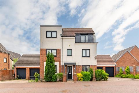4 bedroom detached house for sale, Swinhoe Road, Great Park, NE13