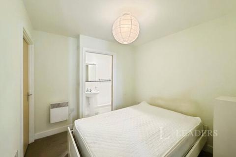 Studio to rent, High Street, Southampton, SO14