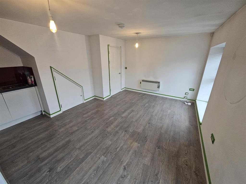 Apartment in Cardiff - View 3