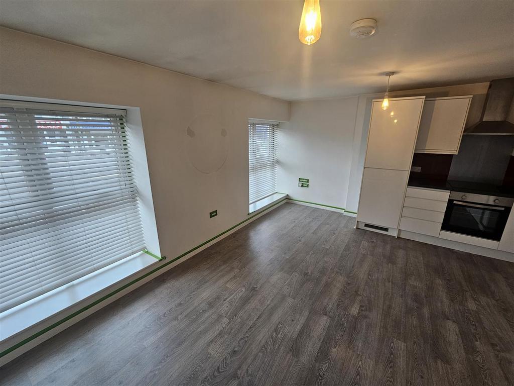 Apartment in Cardiff - View 4