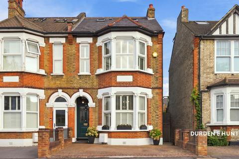 Wellington Road, London E11