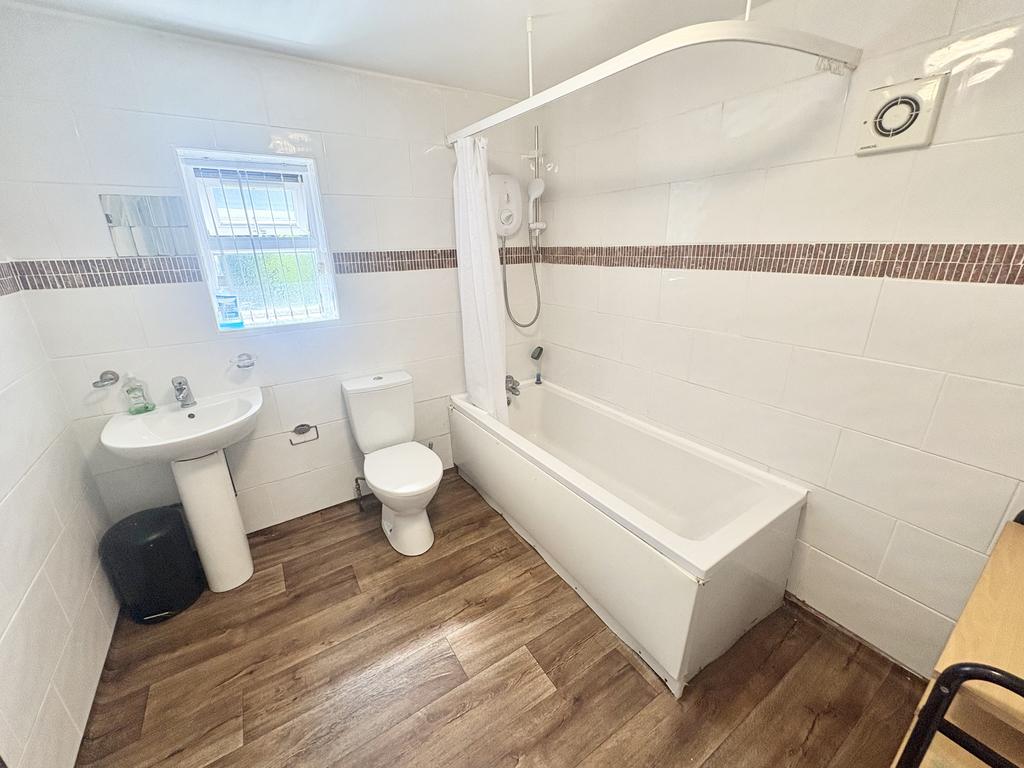 House in Birmingham, West Midlands - View 4