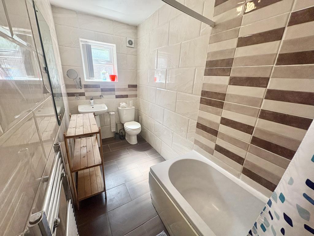 House in Birmingham, West Midlands - View 5
