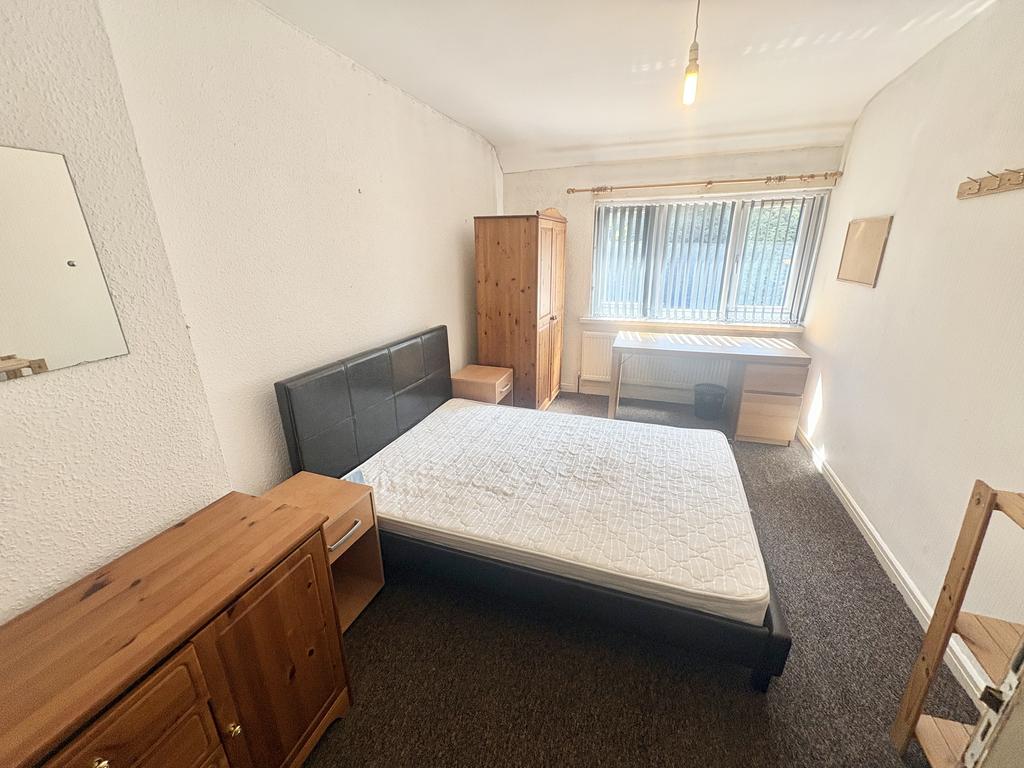 House in Birmingham, West Midlands - More