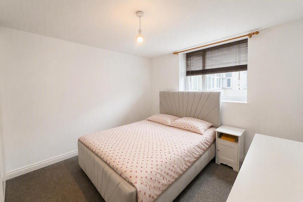 Apartment in Birmingham, West Midlands - View 3