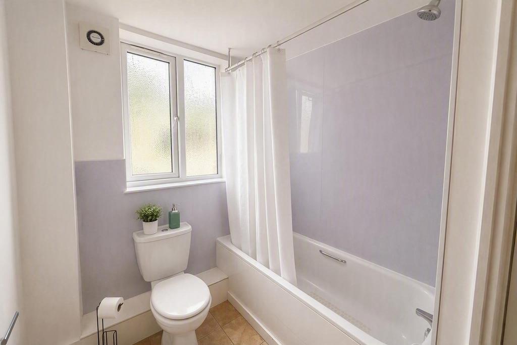 Apartment in Birmingham, West Midlands - View 4