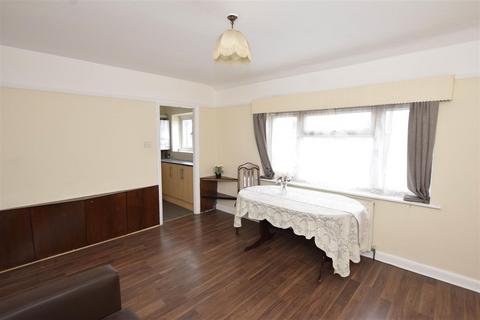 2 bedroom maisonette for sale, Fernwood Avenue, Wembley, Middlesex