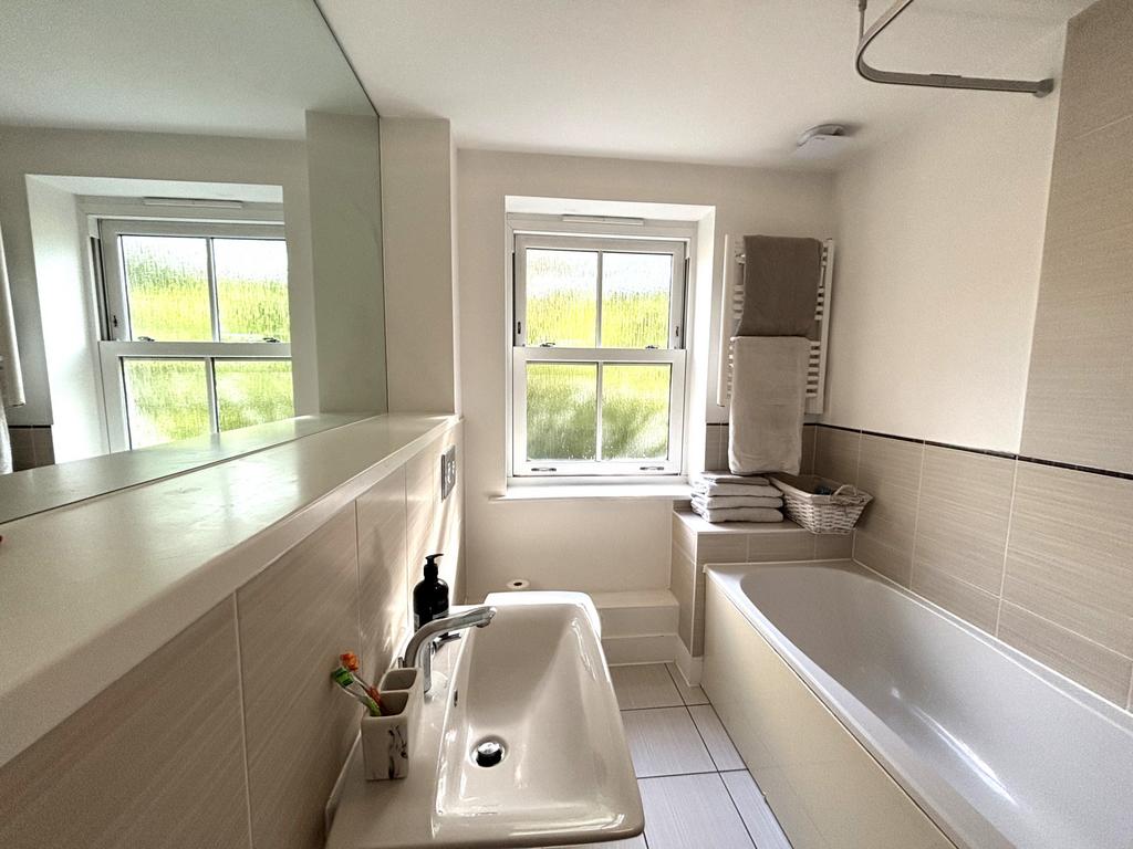Apartment in Kent - View 4