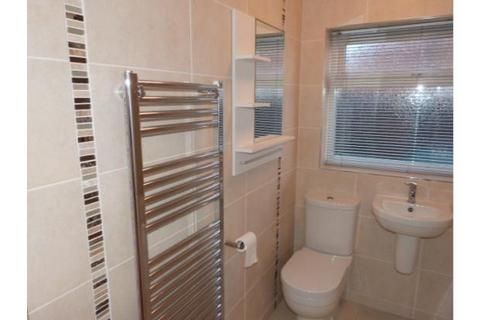 2 bedroom semi-detached bungalow to rent, Linton Close, Leeds LS17