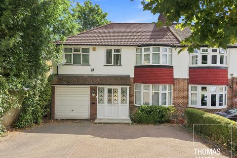 Avenue Road, London, N14